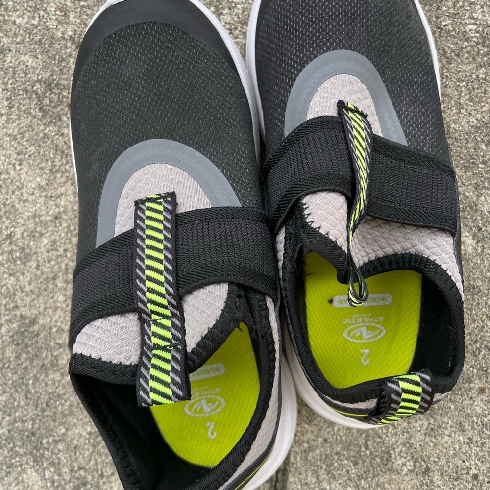 Like new kids slip on tennis shoes size 2